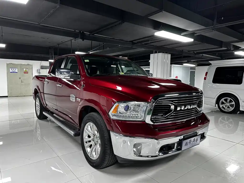 RAM Trucks 1500 5.7 L