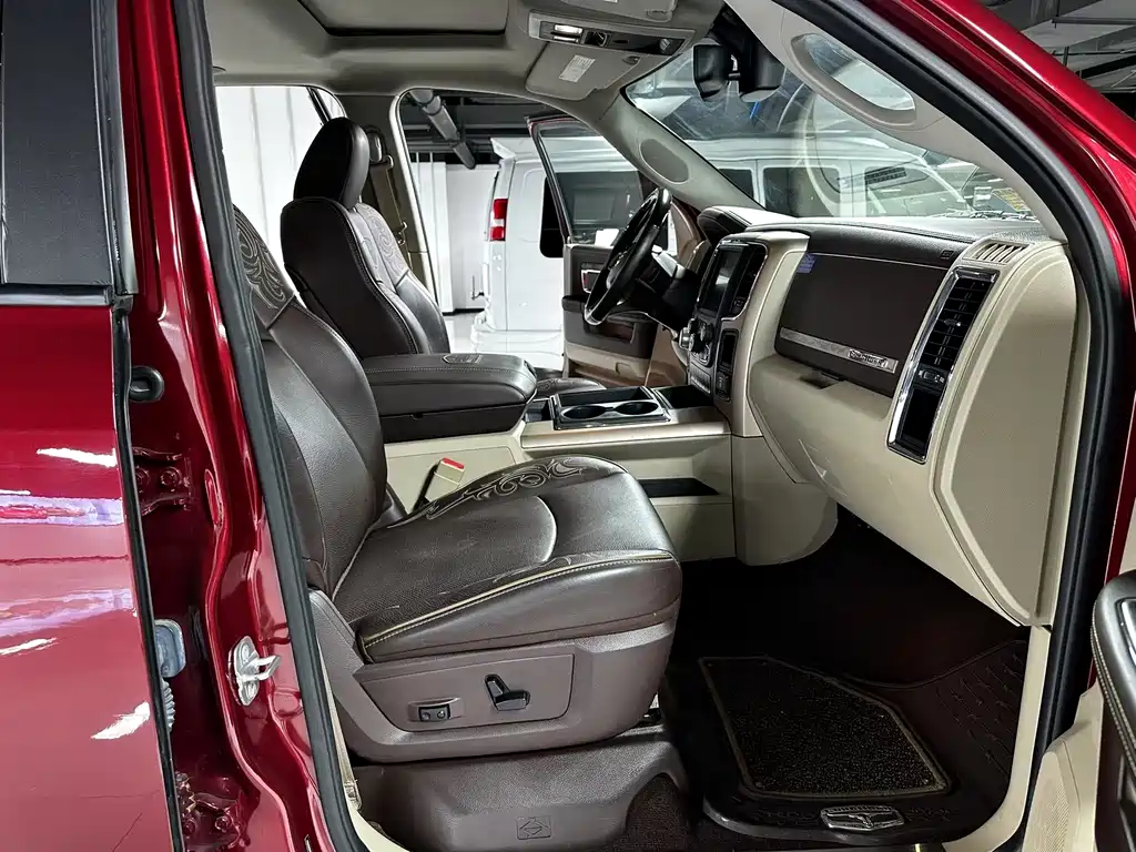 RAM Trucks 1500 5.7 L