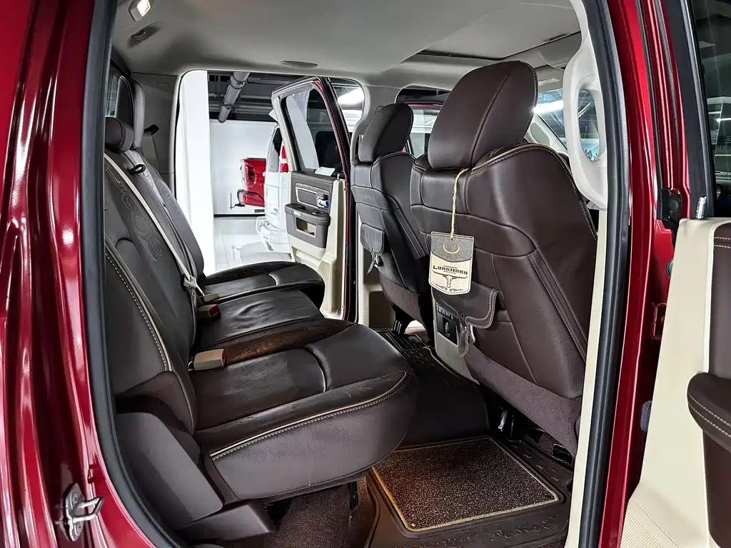 RAM Trucks 1500 5.7 L