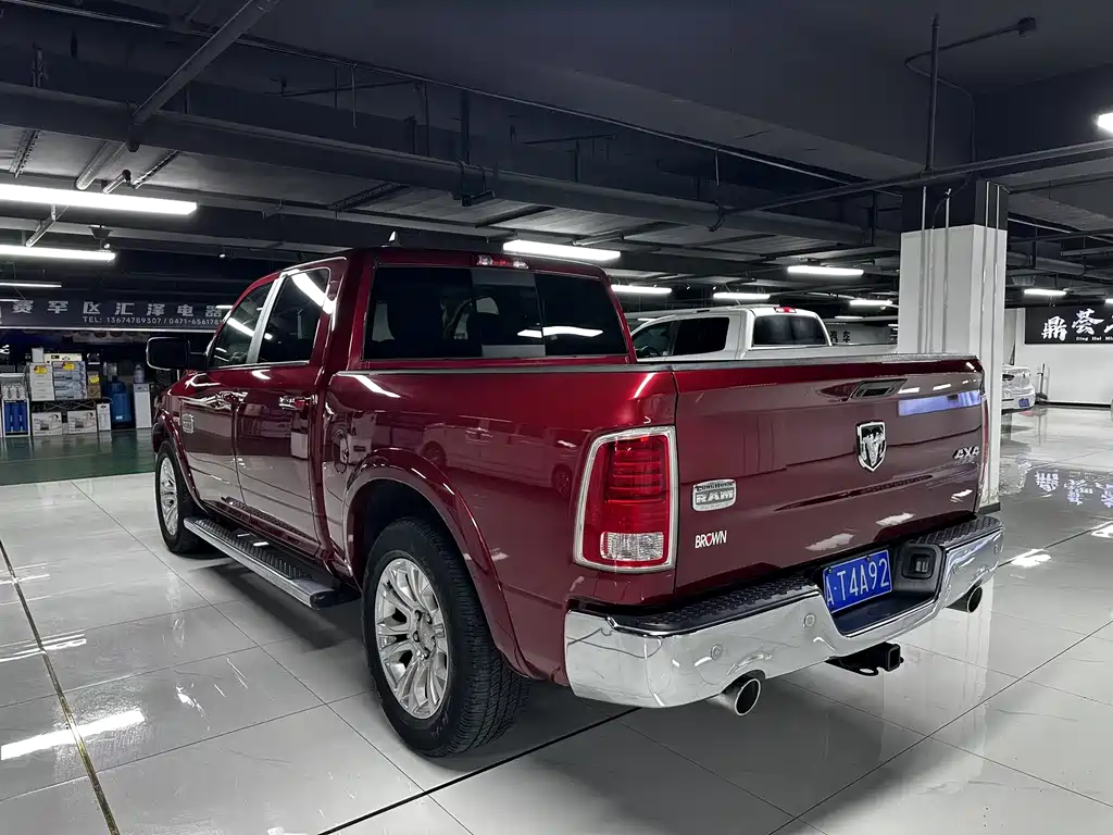 RAM Trucks 1500 5.7 L