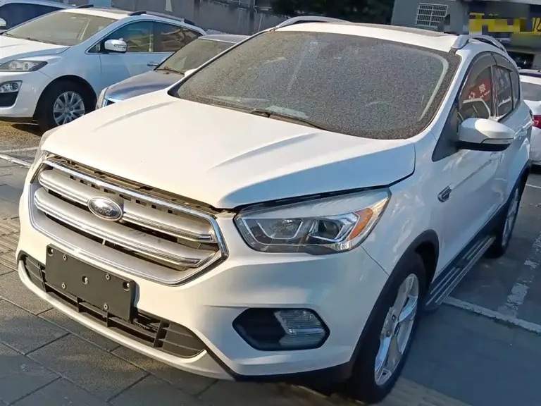 Ford Kuga EcoBoost 180 2 WD Platinum Wing