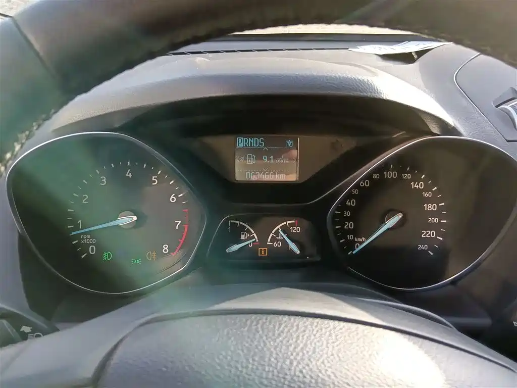 Kuga EcoBoost 180 2 WD Platinum Wing