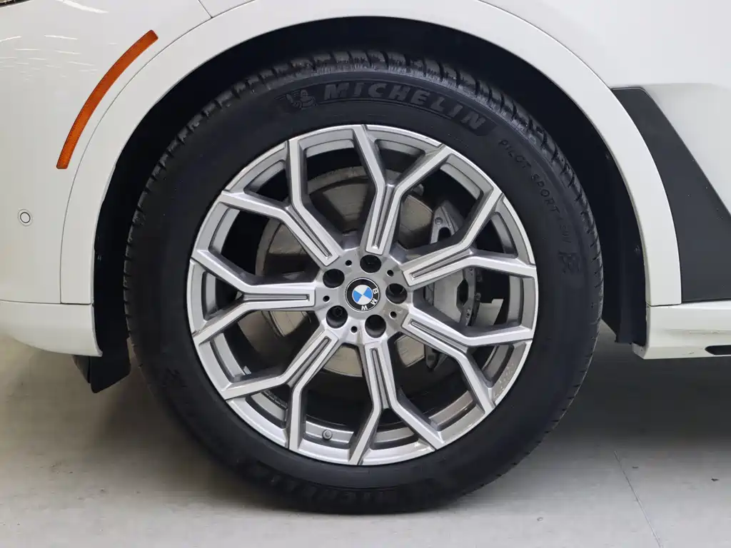 BMW X7 3.0 T US Spec