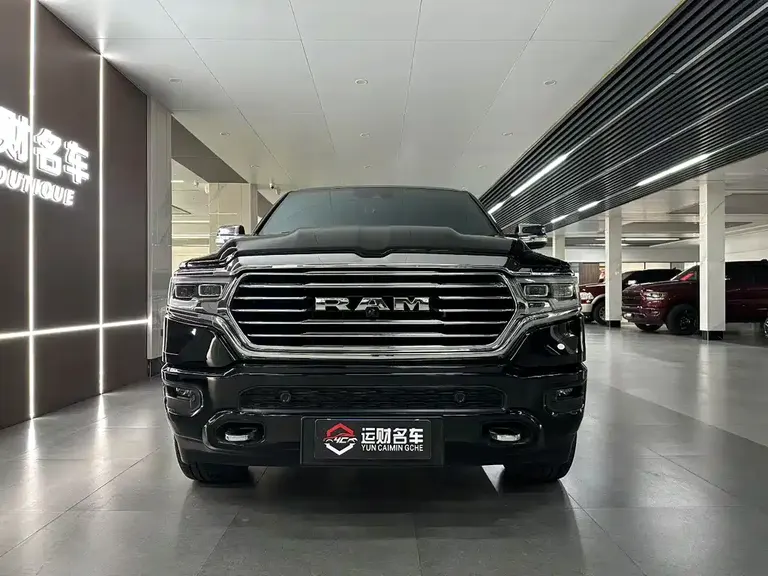 RAM Trucks 5.7 L Auto