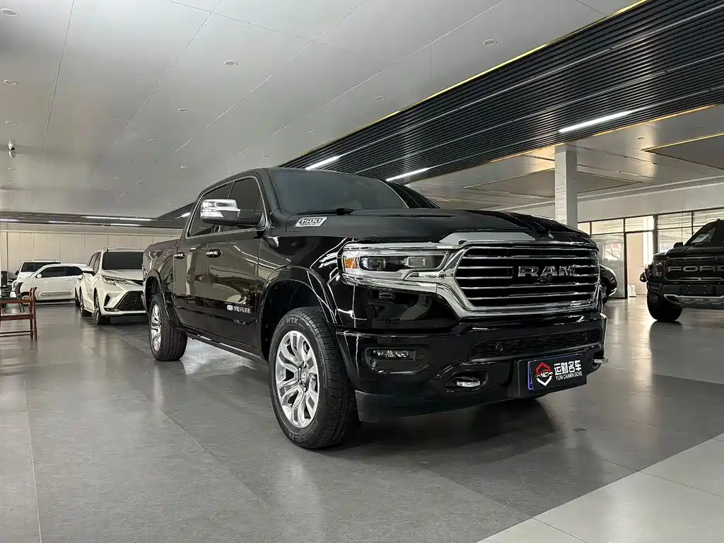 RAM Trucks 5.7 L Auto
