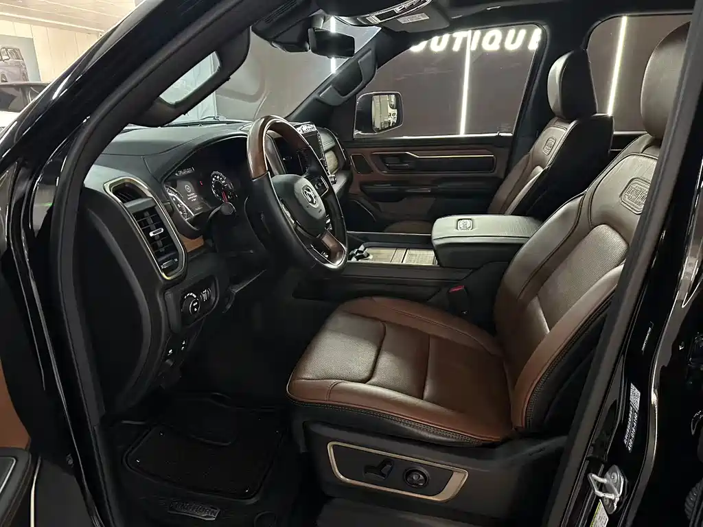 RAM Trucks 5.7 L Auto