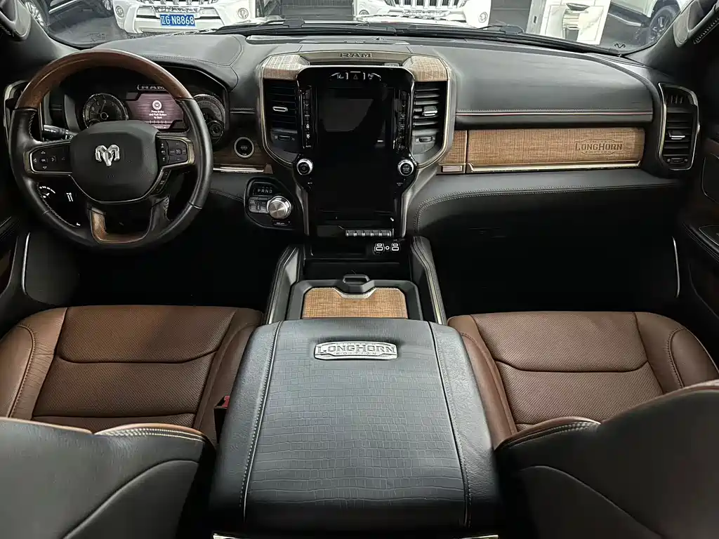 RAM Trucks 5.7 L Auto