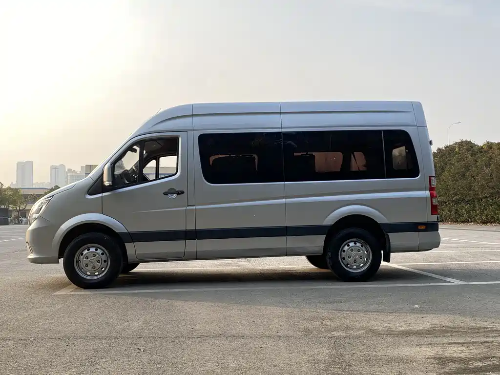 Toano 2.0 T Manual Highway Multi-purpose LWB Mid Roof Rear Single Tire 5 6 7 9-seat4 F20 TC3