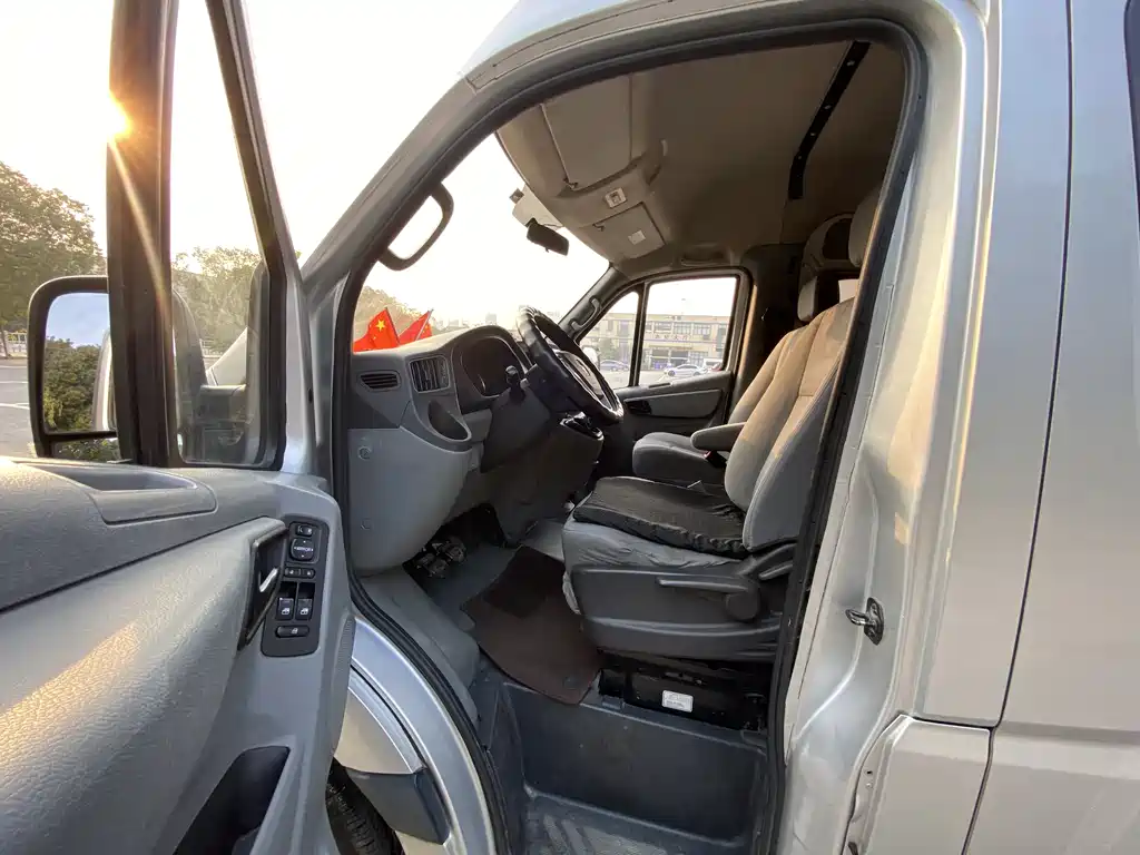 Toano 2.0 T Manual Highway Multi-purpose LWB Mid Roof Rear Single Tire 5 6 7 9-seat4 F20 TC3