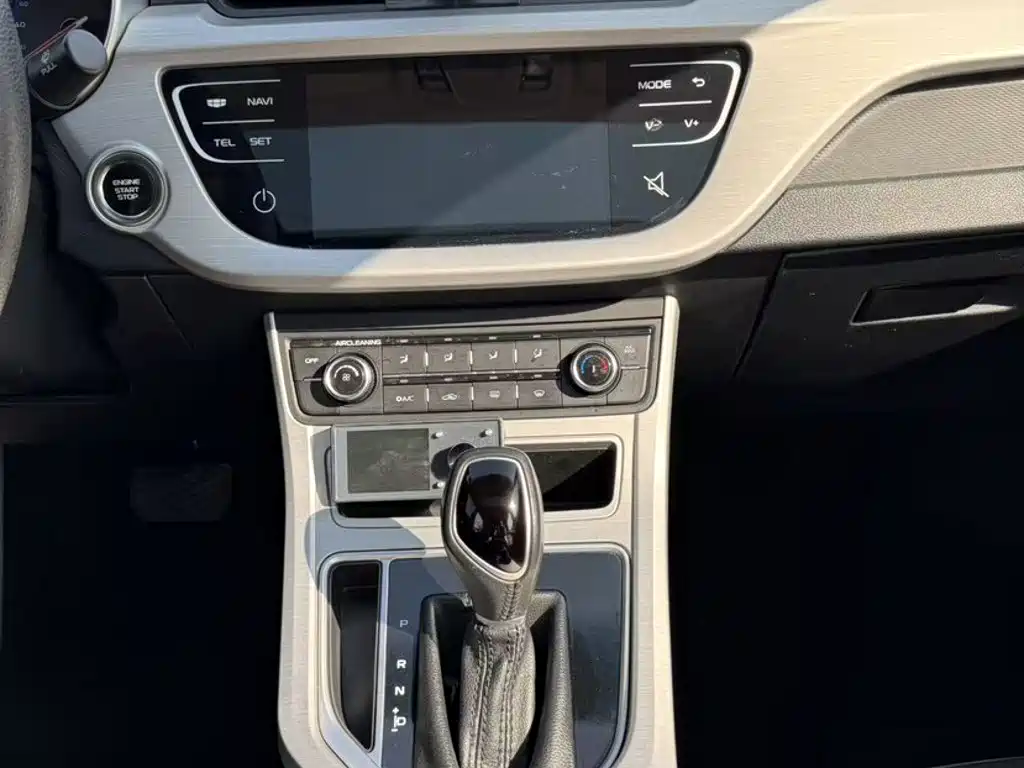 Vision 1.5 L Auto Happy