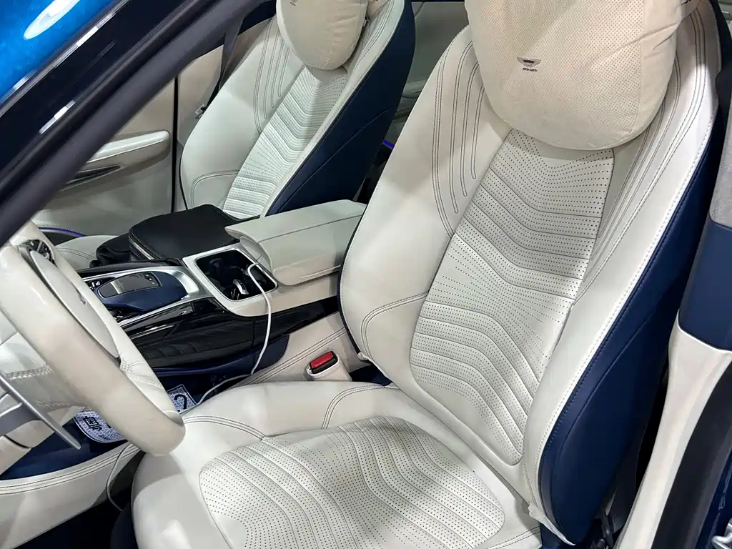 Aston Martin DBX 4.0 T V8