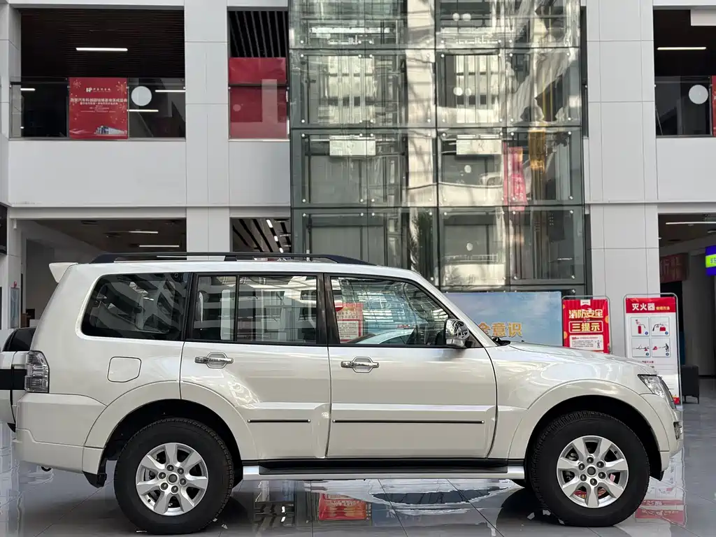 Pajero (Import) 3.0 L Auto