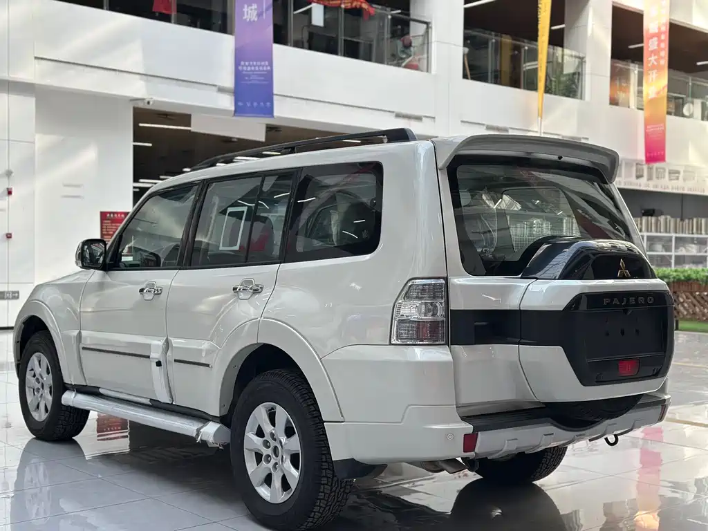 Pajero (Import) 3.0 L Auto