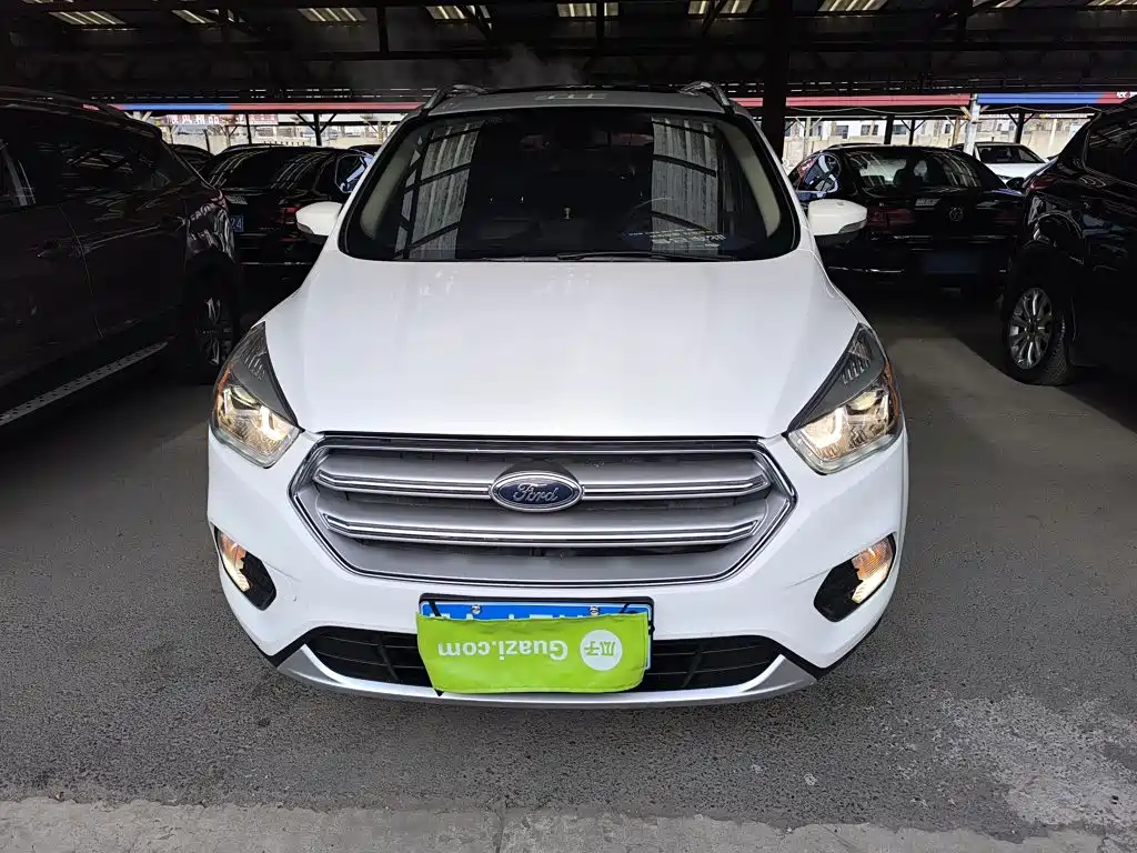Kuga EcoBoost 245 4 WD Platinum Wing