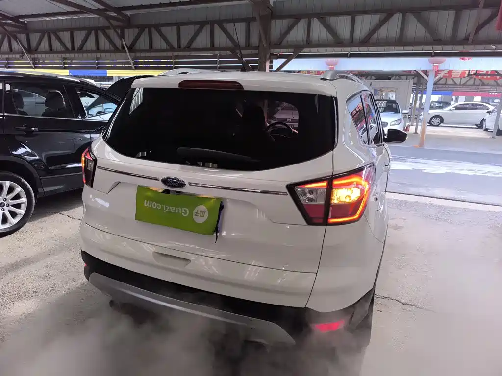 Kuga EcoBoost 245 4 WD Platinum Wing