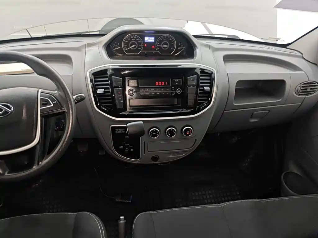 Xintu V80 2.0 T AMT Classic Aoyuntong SWB Mid Roof 5 6-seat