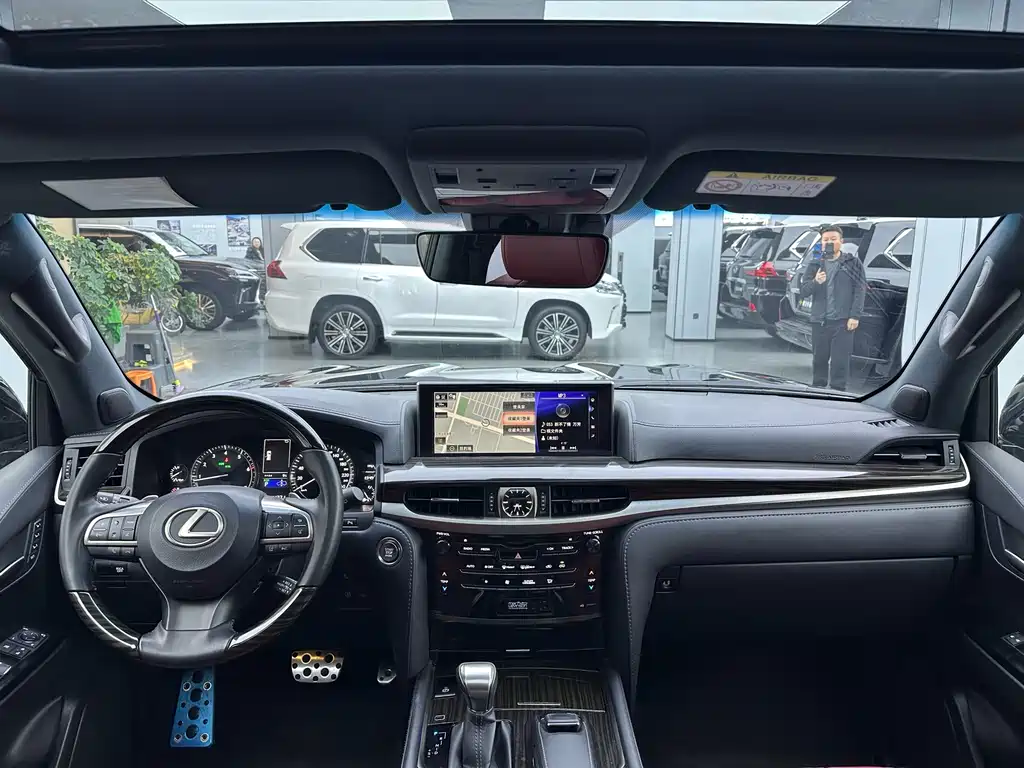 Lexus LX 570 Middle East