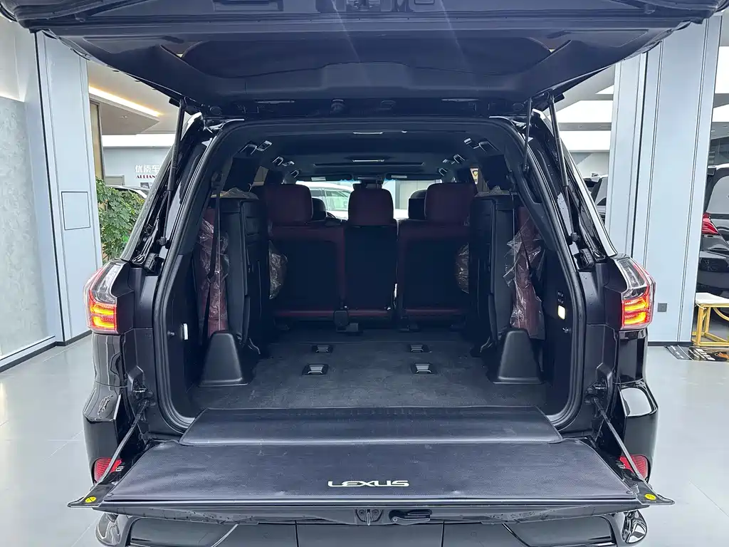 Lexus LX 570 Middle East