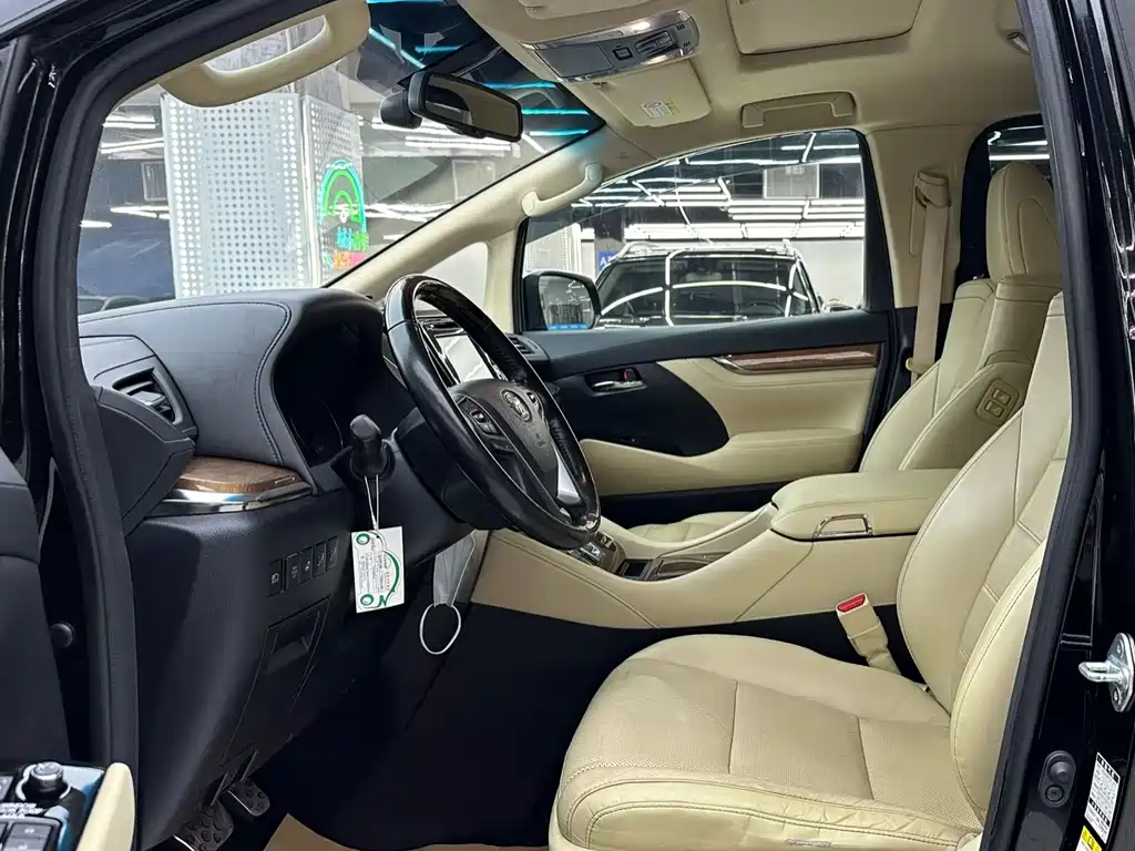 Alphard 3.5 L Distinguished