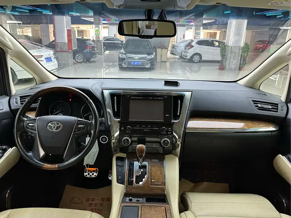 Alphard 3.5 L Distinguished
