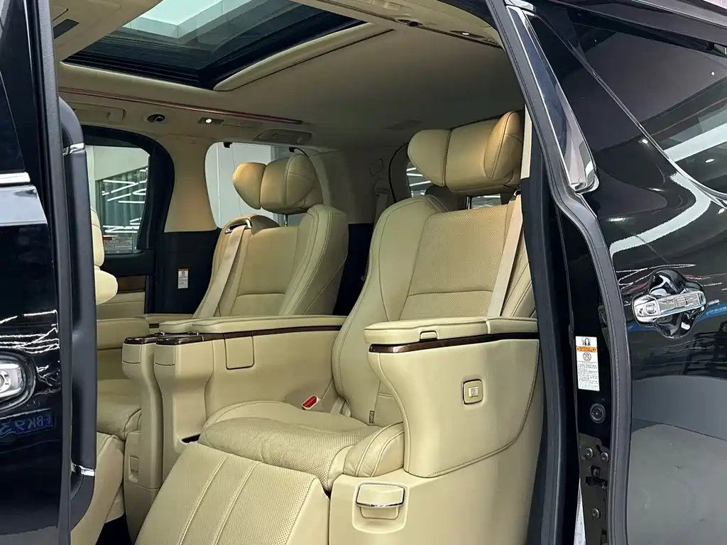 Alphard 3.5 L Distinguished