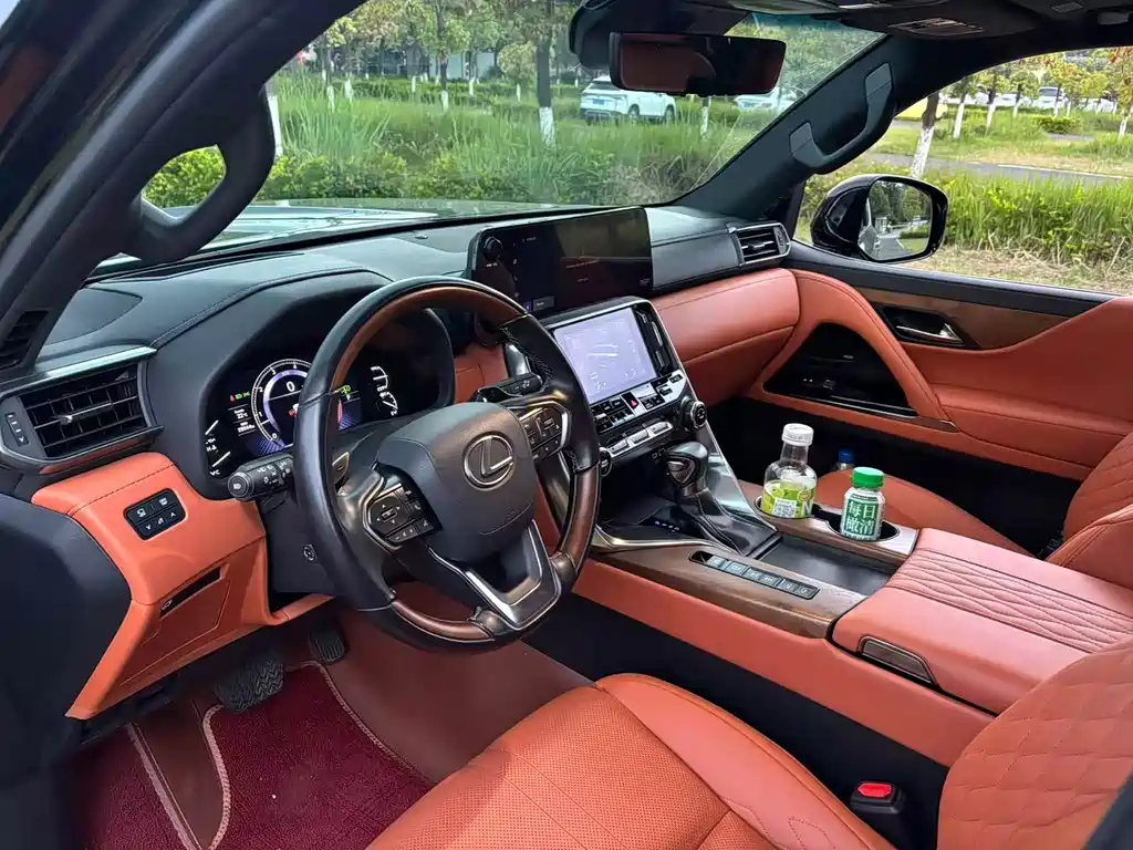 Lexus LX 600