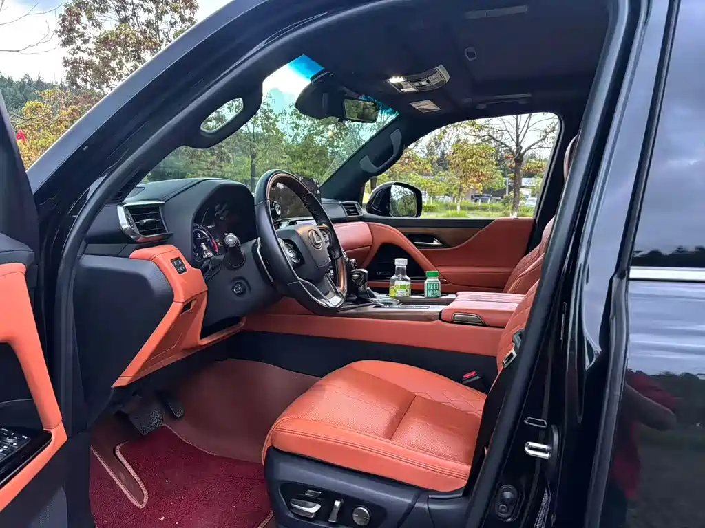 Lexus LX 600