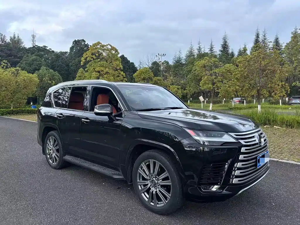Lexus LX 600