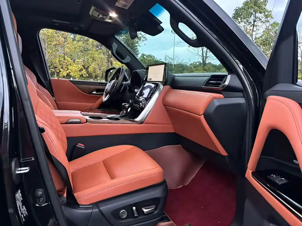 Lexus LX 600
