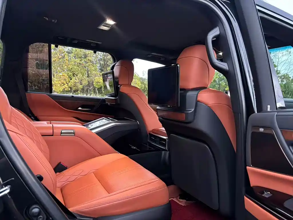 Lexus LX 600