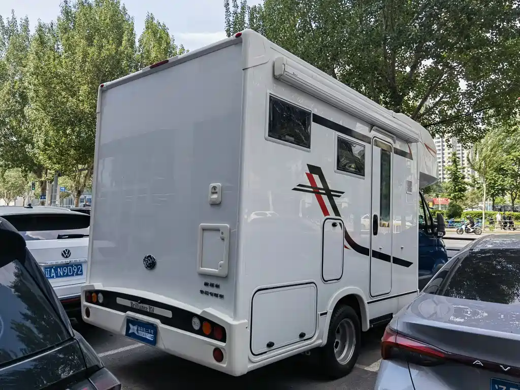 IVECO Daily 拓锐斯特C型单拓展房车 2019款 3.0 T 手动
