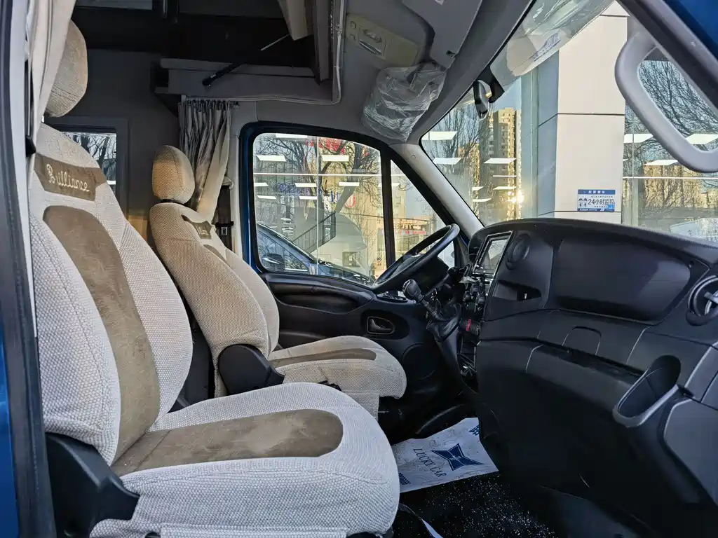 IVECO Daily 拓锐斯特C型单拓展房车 2019款 3.0 T 手动