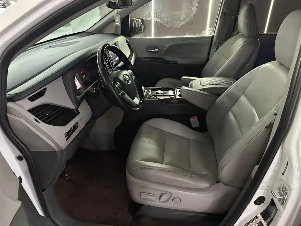 SIENNA 3.5 L Auto