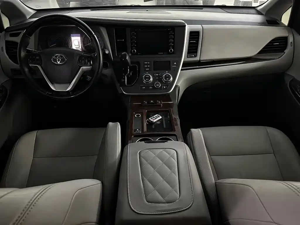 SIENNA 3.5 L Auto