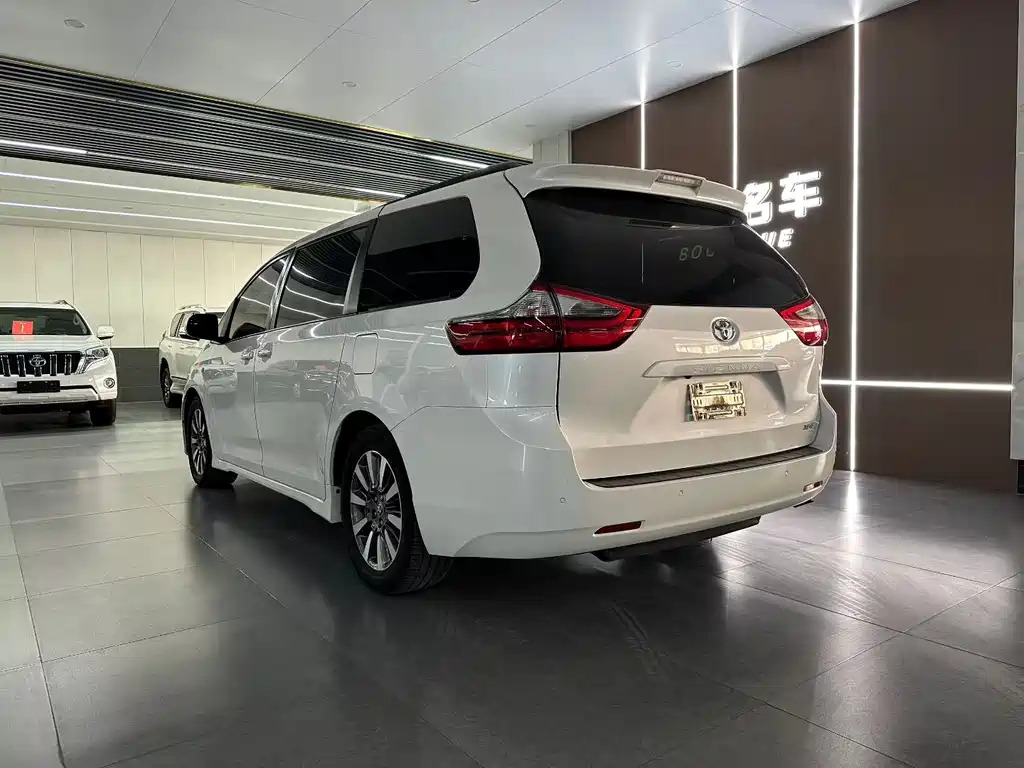 SIENNA 3.5 L Auto