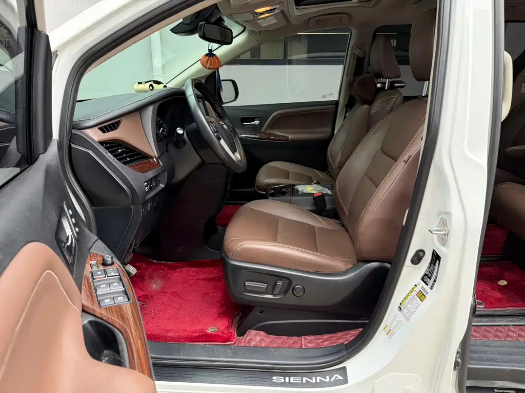 SIENNA 3.5 L Auto