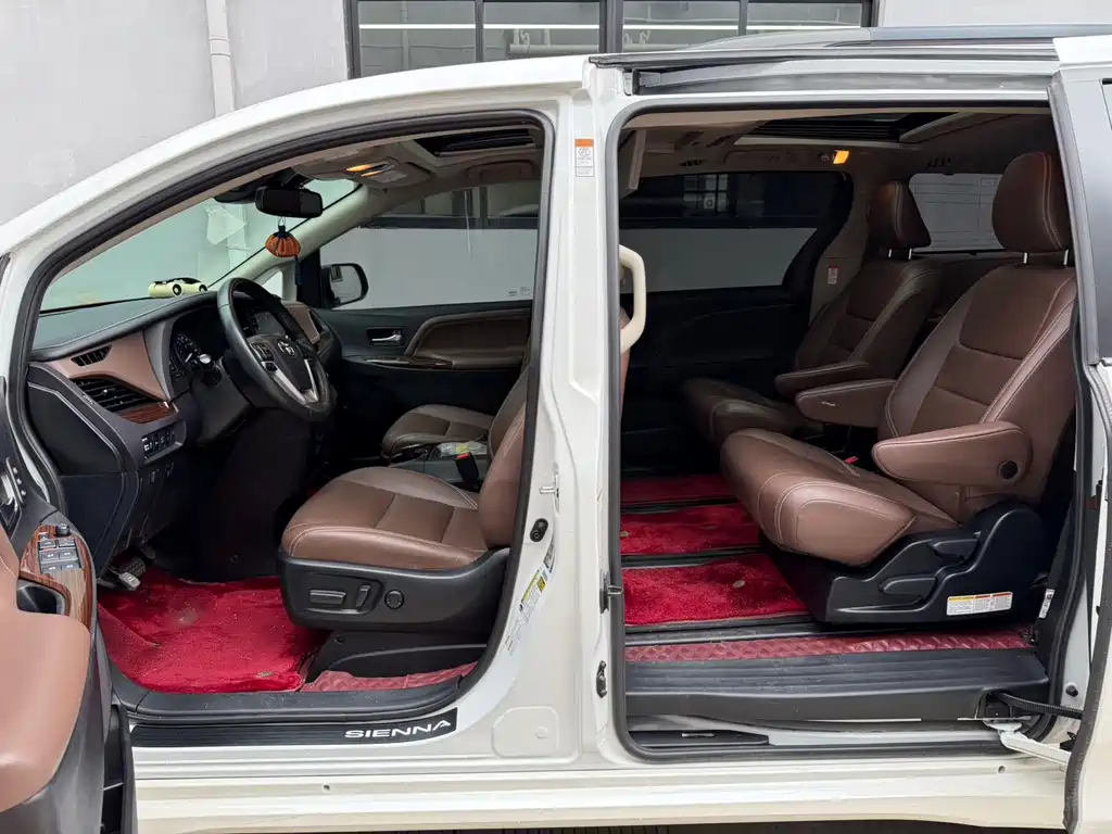 SIENNA 3.5 L Auto