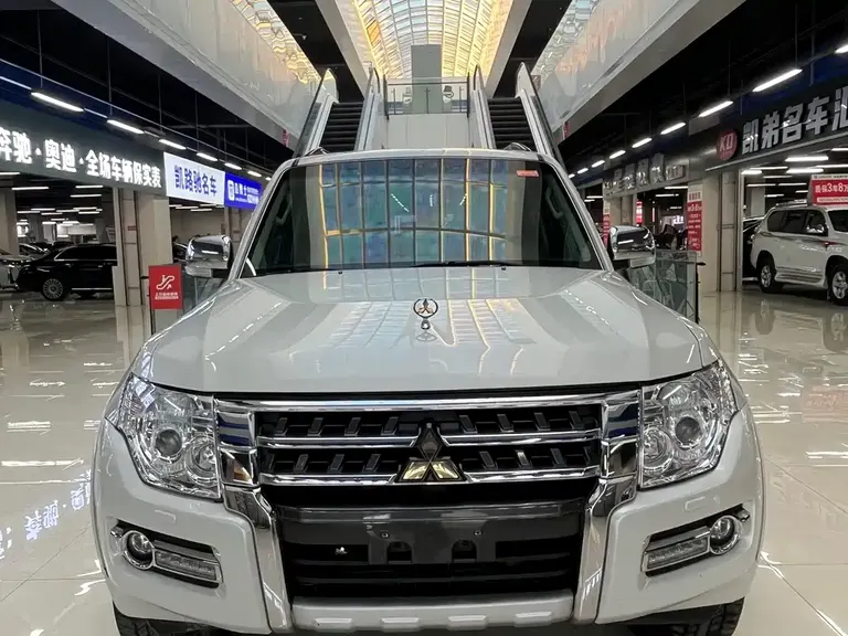 Mitsubishi Pajero (Import) 3.8 L Auto