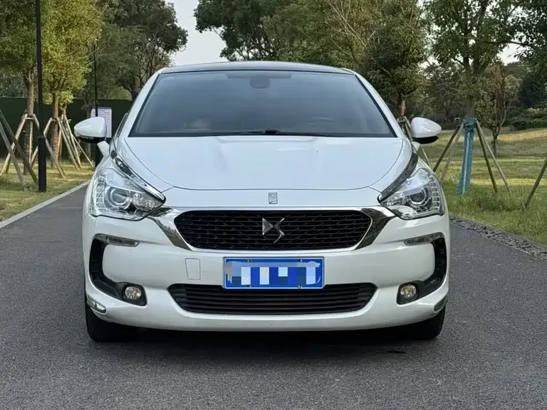 DS 5 1.6 T Luxury THP160