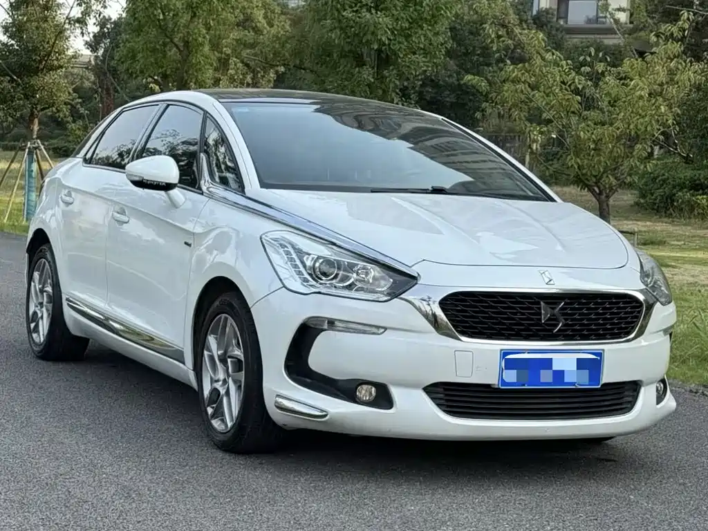 DS 5 1.6 T Luxury THP160