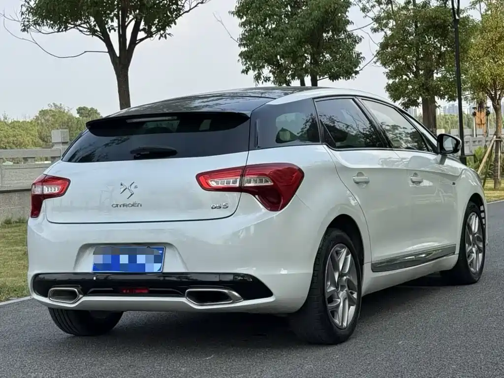 DS 5 1.6 T Luxury THP160