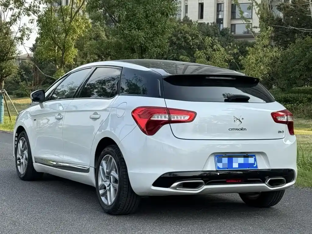 DS 5 1.6 T Luxury THP160