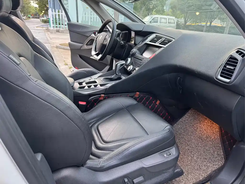 DS 5 1.6 T Luxury THP160