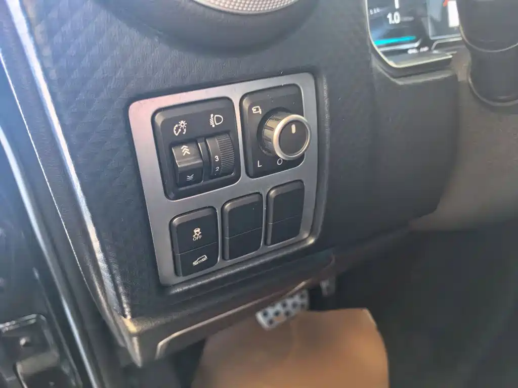 BAIC BJ40 2.0 T Auto 4 WD City Hunter Swordsman