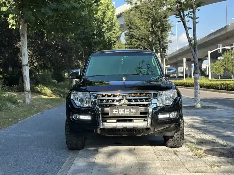 Mitsubishi Pajero (Import) 3.8 L US Spec