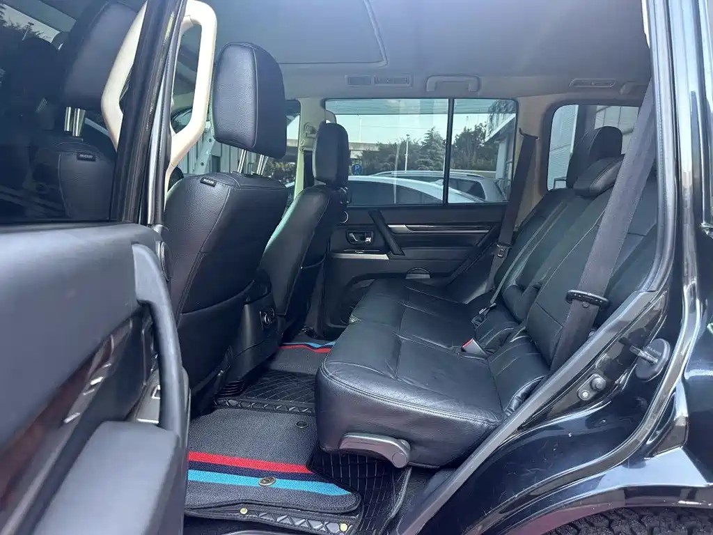 Pajero (Import) 3.8 L US Spec