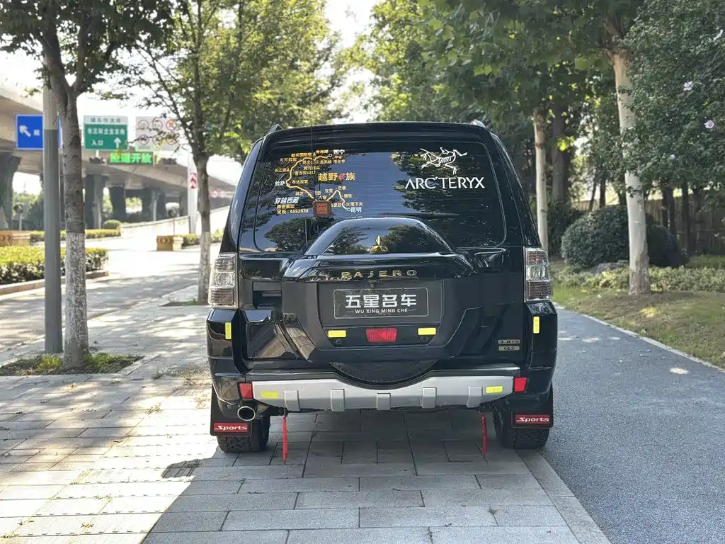 Pajero (Import) 3.8 L US Spec