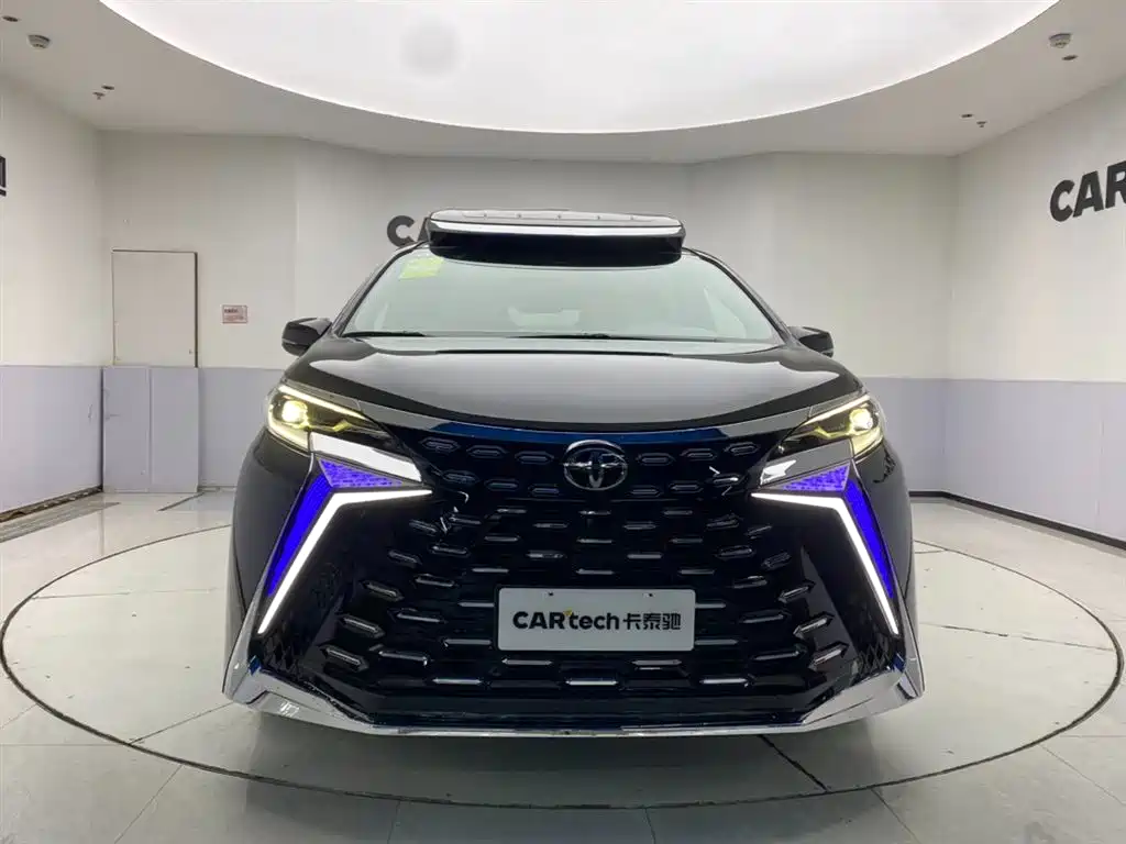 Granvia 2.5 L Auto