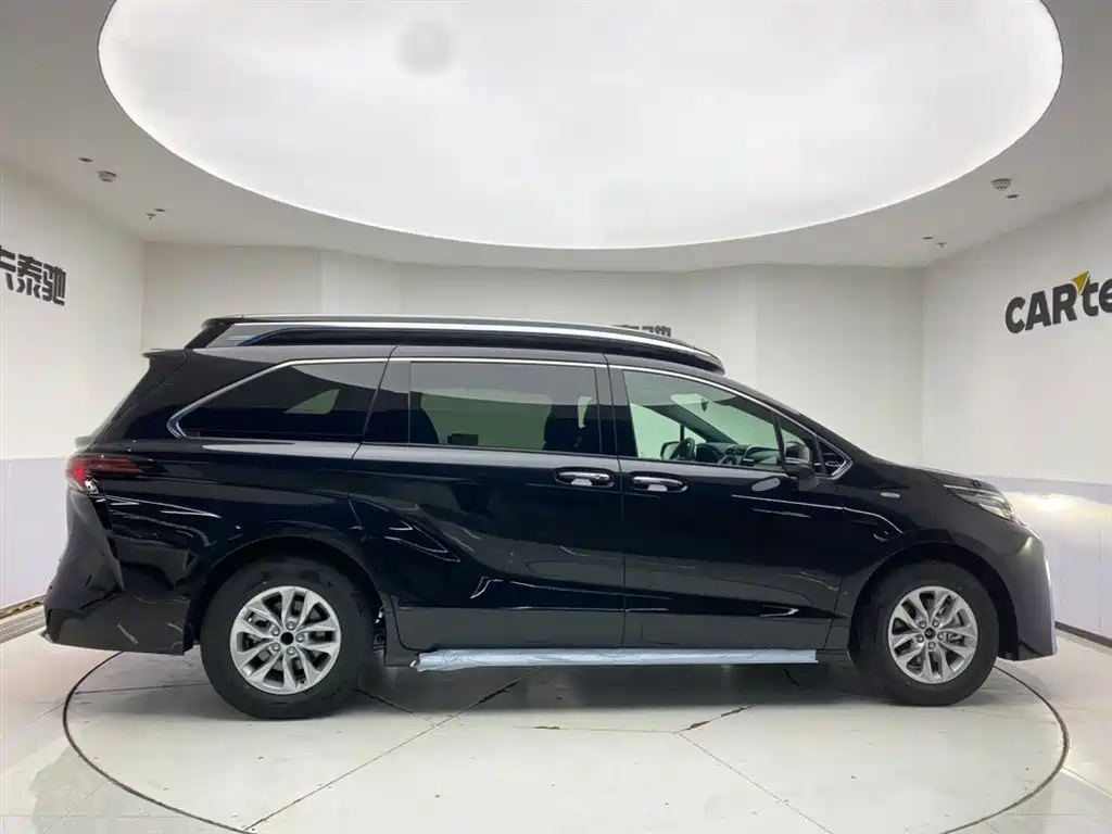 Granvia 2.5 L Auto