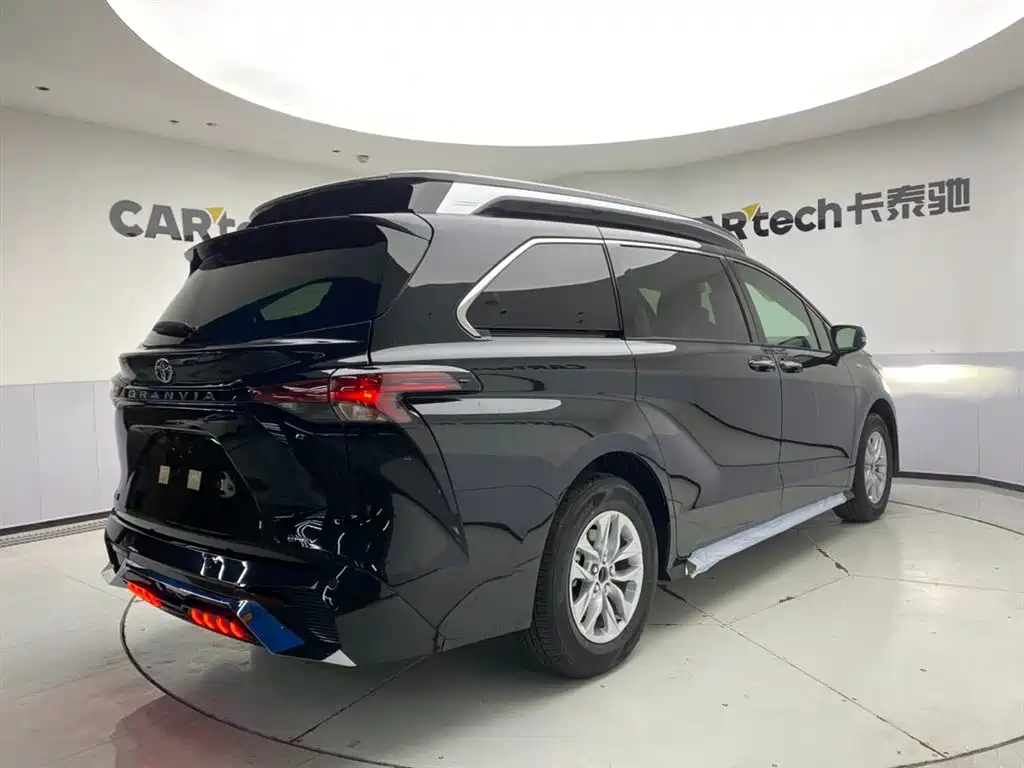 Granvia 2.5 L Auto